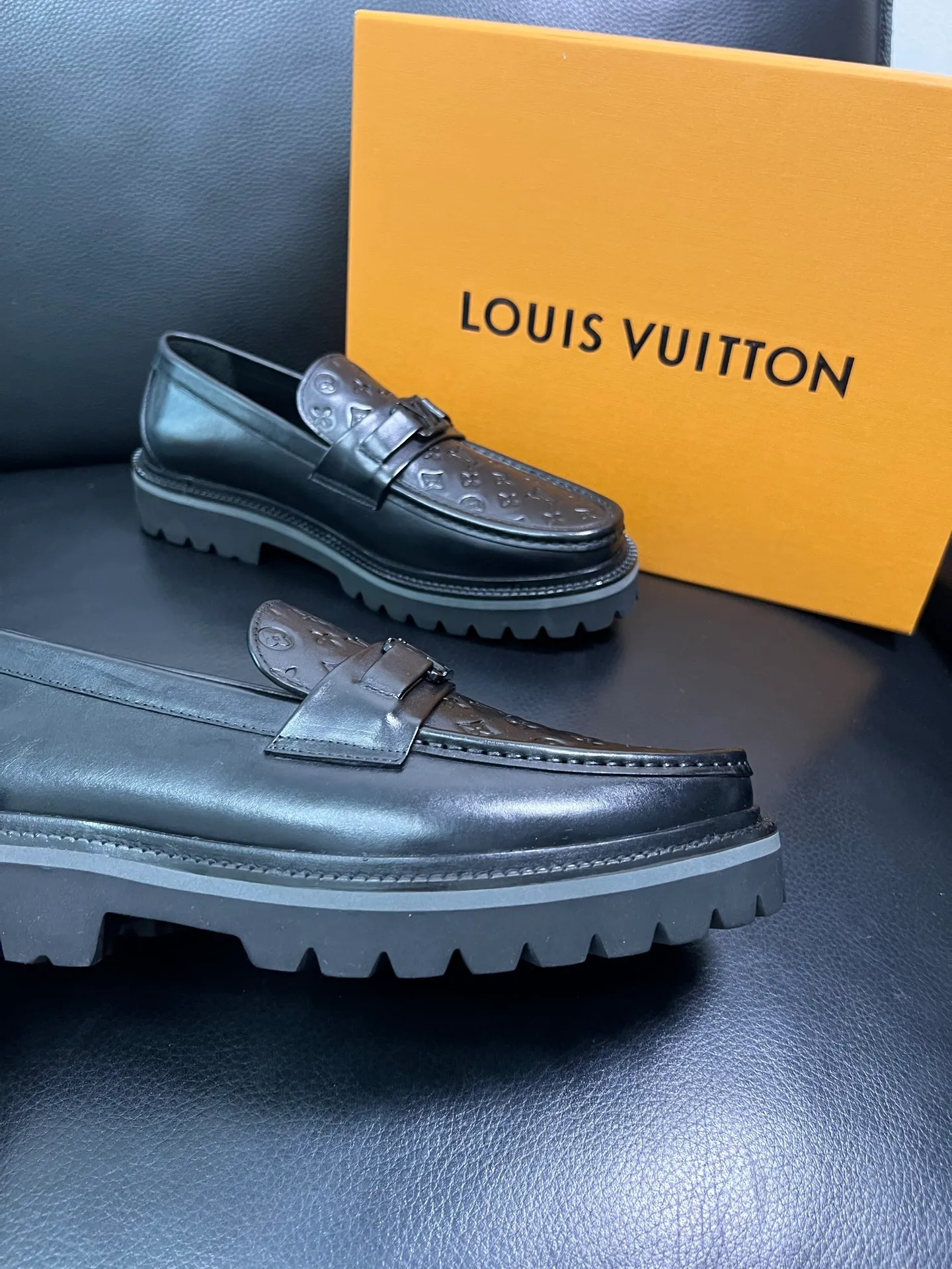 Men's shoes 💰780 Lv top purchasing Louis Vuitton leather shoes counter synchronization, uppers imported from Italy, imported water-dyed cowhide lining, soles: original soles specially provided by the original factory, original factory follow-up goods, high quality, welcome to compare, code number 38-44 (customized 45) 85842